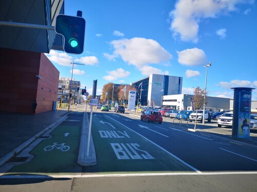 busspur-und-protected-bike-lane-christchurch.jpg