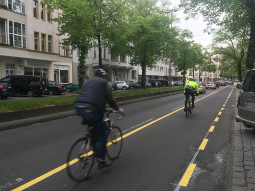 pop-up-bike-lane-kantstrasse-berlin.jpg