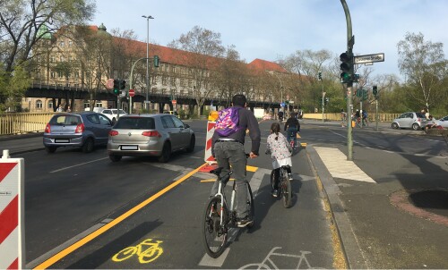 pop-up-bike-lane-waterloo-ufer-berlin.jpg