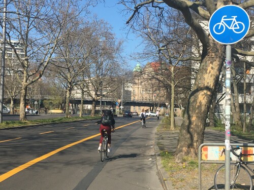 pop-up-bike-lane-zossener-strasse-berlin.jpg