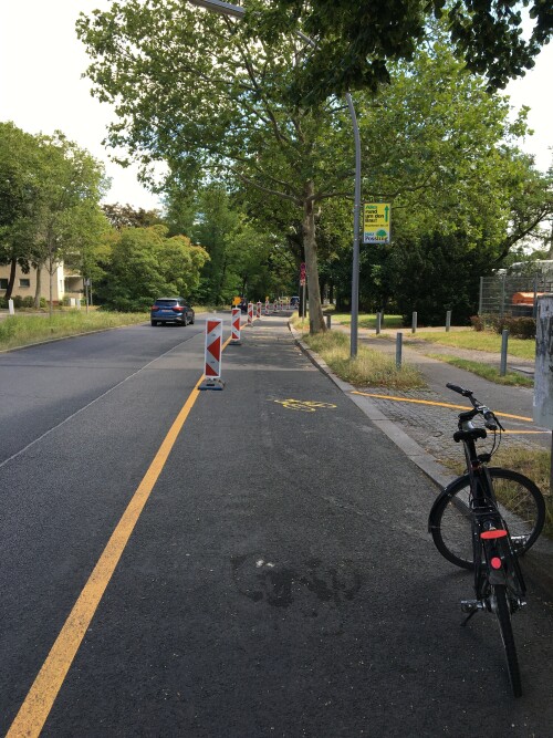 PopUp-Bike Lanes in Berlin, geschützte temporäre Radspuren als pandamieresilente Infrastruktur in Berlin zu Zeiten der Cororna Pandemie