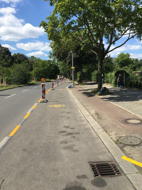 PopUp-Bike Lanes in Berlin, geschützte temporäre Radspuren als pandamieresilente Infrastruktur in Berlin zu Zeiten der Cororna Pandemie