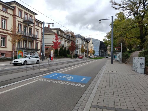 fahrradstrasse-und-opnv-haltepunkt.jpg