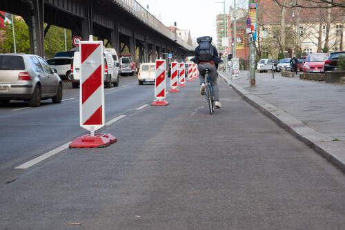 PopUp-Bike Lanes in Berlin, geschützte temporäre Radspuren als pandamieresilente Infrastruktur in Berlin zu Zeiten der Cororna Pandemie