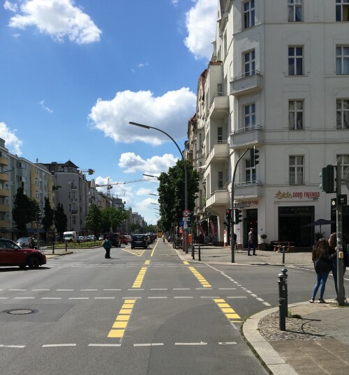 PopUp-Bike Lanes in Berlin, geschützte temporäre Radspuren als pandamieresilente Infrastruktur in Berlin zu Zeiten der Cororna Pandemie