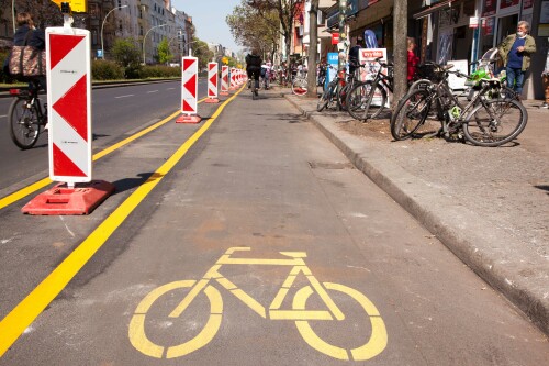 PopUp-Bike Lanes in Berlin, geschützte temporäre Radspuren als pandamieresilente Infrastruktur in Berlin zu Zeiten der Cororna Pandemie