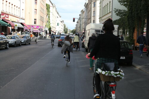 oranienstrasse-radfahrer-ohne-radweg-katja-taubert.jpg