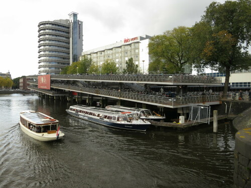 fahrradparkhaus-bei-amsterdam-centraal.jpg