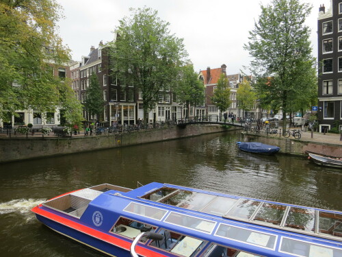 kanal-in-amsterdam-1.jpg