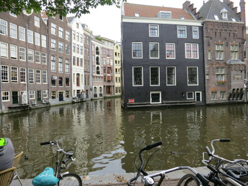 kanal-in-amsterdam.jpg