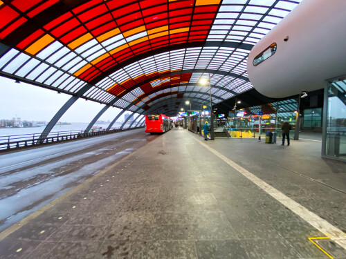 busbahnhof-amsterdam-centraal.jpg