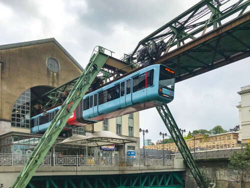 schwebebahn-wuppertal-1.jpg