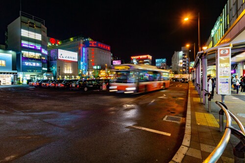 tokyo-bus-and-taxi.jpg