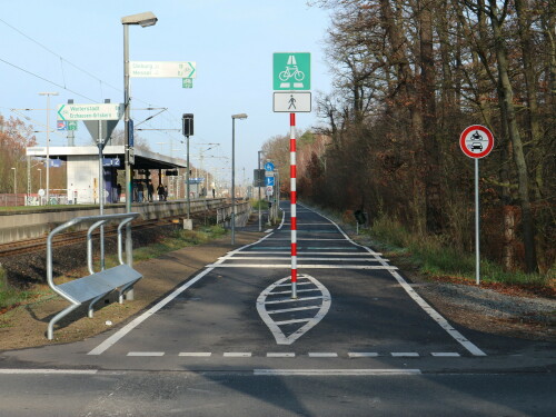 radschnellweg-neues-schild-bei-erzhausen.jpg