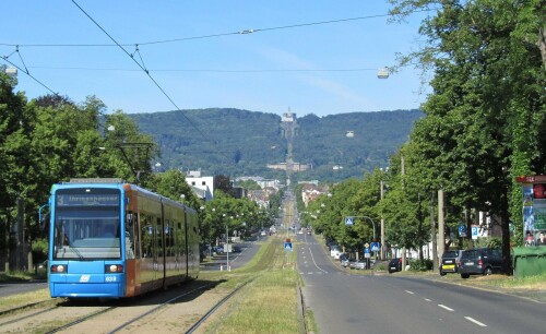 kassel-wilhelmshoher-allee-tram-3-auf-der-hohe-der-station-weigelstrasse.jpg