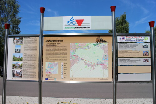 modulare-ortsinformationstafel-am-bahnradweg-rotkappchenland-in-treysa-in-07-2014.jpg