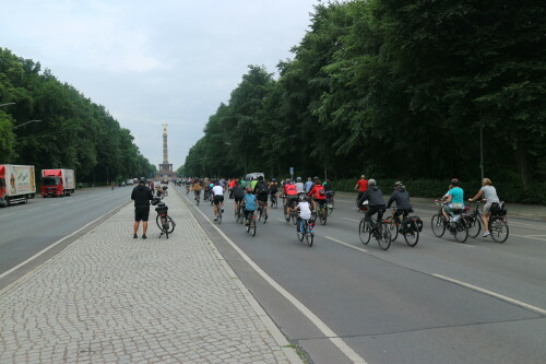 radsternfahrt-berlin-2018-strasse-des-17-juni-vor-der-siegessaule.jpg