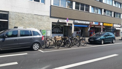 ein-zur-radabstellanlage-umgewandelter-parkstand-in-koln.jpg