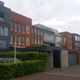 hinter-townhouses-versteckt-befinden-sich-die-privaten-garten-und-stellplatze-in-enschede-roombeek-nl