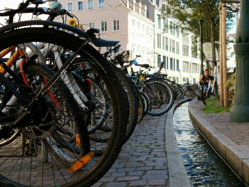 Die Freiburger Bächle sind ein Wahrzeichen der Stadt Freiburg im Breisgau. Seit dem Mittelalter fließen die künstlich angelegten Wasserläufe in den meisten Straßen und Gassen der Altstadt. Die Gesamtlänge der Bächle beträgt 15,9 Kilometer. Zuletzt wurden 2018 neue Bächle im Zuge von Straßenumbaumaßnahmen angelegt.