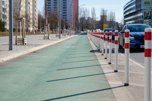 geschutzter-radfahrstreifenprotected-bike-lane1.jpg