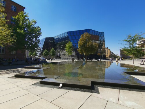 Die Universitätsbibliothek Freiburg ist die Bibliothek der Albert-Ludwigs-Universität Freiburg. Der Neubau wurde im Jahr 2015 eröffnet und hat 53 Millionen Euro gekostet. Er umfasst 30.600 m² Nutzfläche und 1.700 Arbeitsplätze.

Das Gebäude wurde vom Basler Architekturbüro Degelo Architekten entworfen.