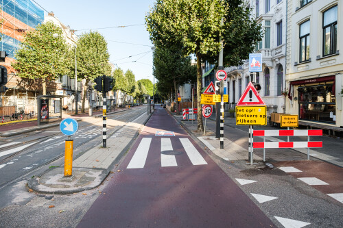 fahrradstrasse-mit-gesperrtem-radweg-amsterdam.jpg