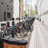 strassenraumgestaltung-mit-fahrradparken-und-cargobikes-kopenhagen
