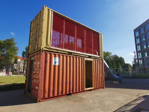 Containerspielelement-Dortmund-Hafenpromenade---Stapelung.jpg