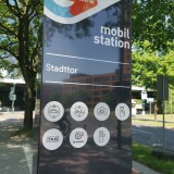Duesseldorf-Mobilitaetsstation-stadttor-schild