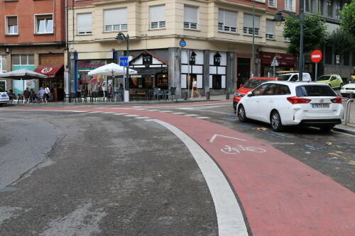Bike lane - roundabout
