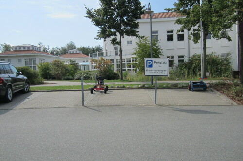 Parkplatz-fur-Kinderhandwagen-und-Gokarts.jpeg