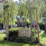Vienna-Austria.-04-July-2023.-Gustav-Klimt-grave-in-the-Hietzinger-Friedhof-Vienna-6