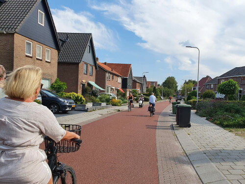 Fahrradstrase-Zwarteweg-in-Zwolle-NL.jpeg