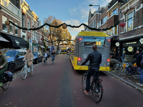Fahrradstraße in Utrecht mit Busverkehr (Burgemeester Reigerstraat), Niederlande