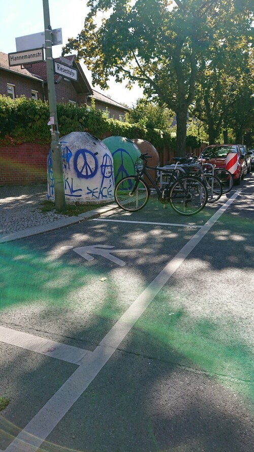 Berlin - Parken verhindern im Kreuzungsbereich